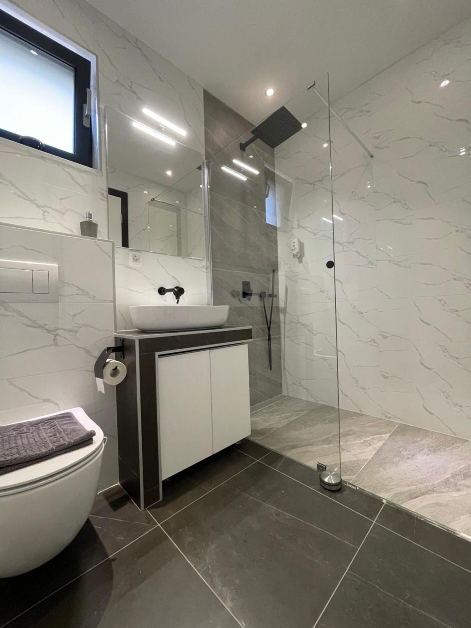 Bellavista Villa Ivanica Екстериор снимка
